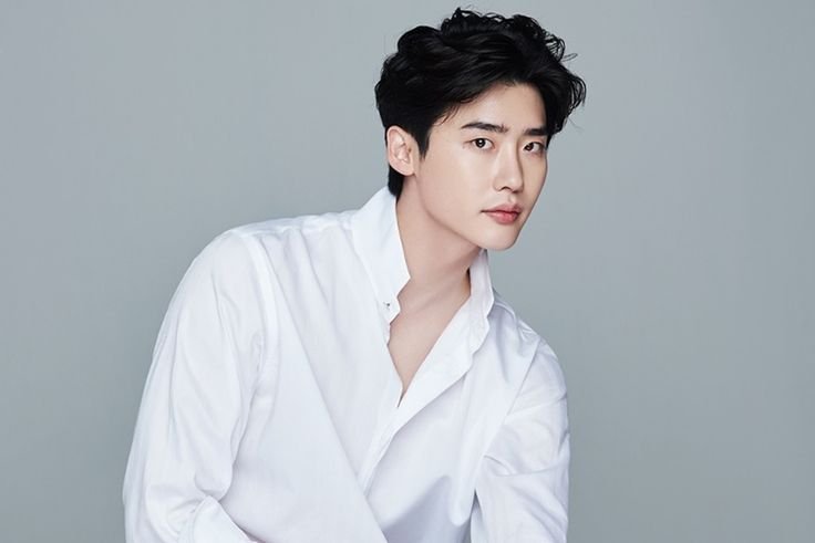 لي جونغ سوك في مناقشة لبطولة دراما كورية جديدة من إخراج مخرج “Goblin”.